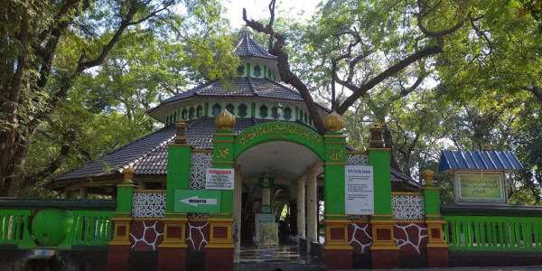 Makam Sayyid Arif Segoropuro