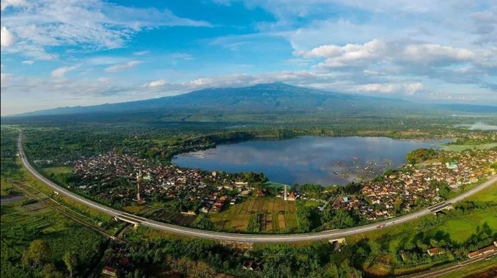 Cermin Alam di Kaki Tengger: Menyingkap Pesona Ranu Grati dan Wisata Danau di Pasuruan